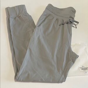 ZYIA Heathered Gray Ascend Joggers